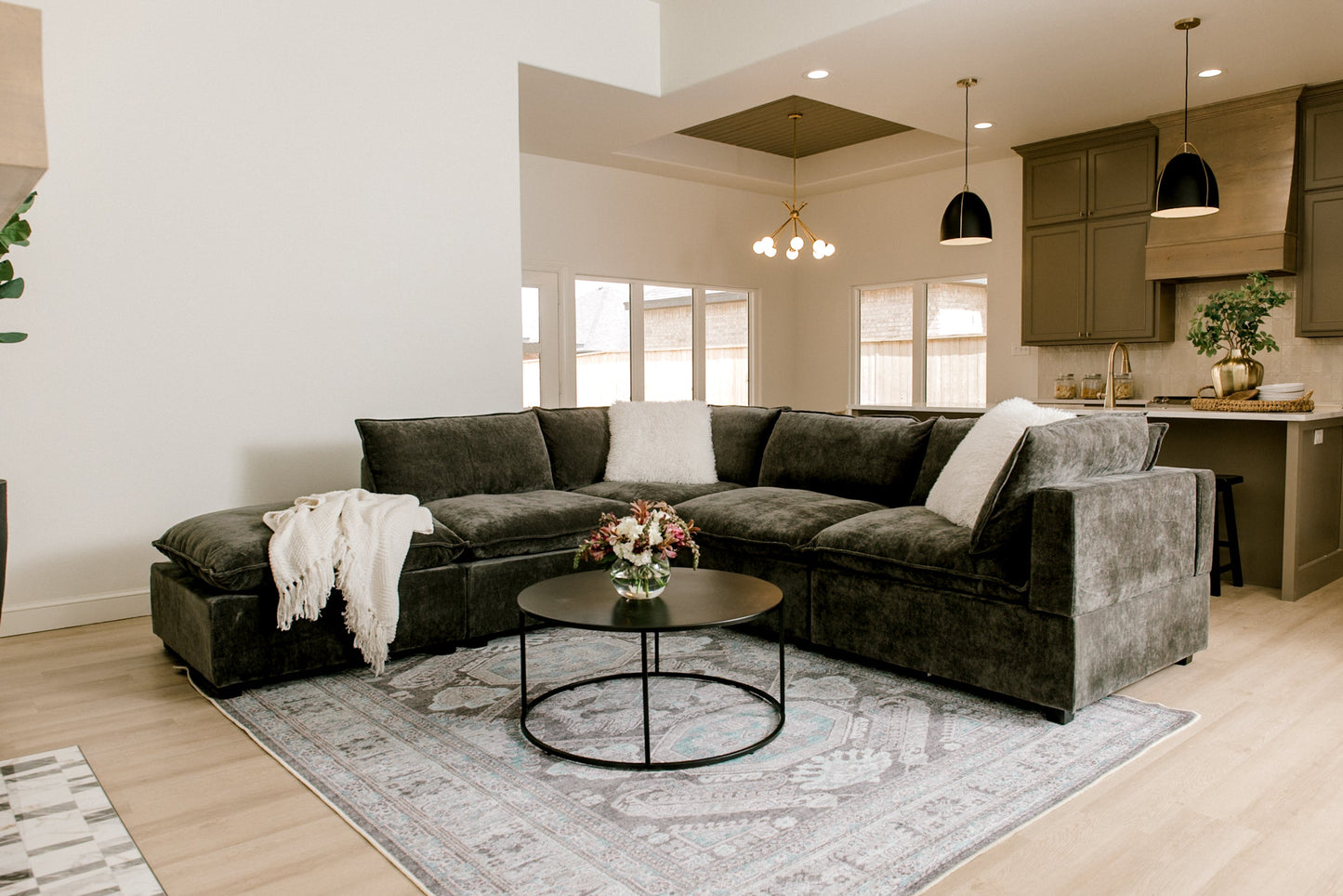 Luna Sofa 86" + Ottoman